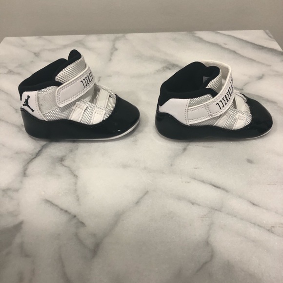Baby Jordan shoes - Picture 2 of 3